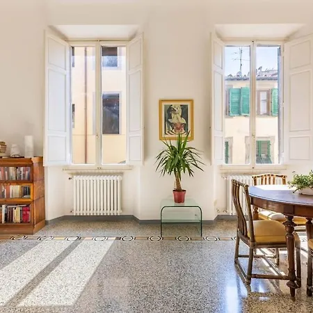 Academia Of Davide Spacious Florencia